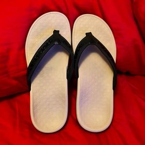 Gently Used Vionic Womens Casandra Toe Post Sandal Size 9